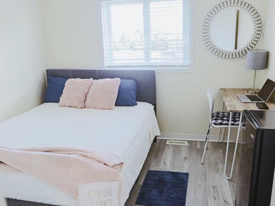 Kitchener-Waterloo Cozy House Villa Dış mekan fotoğraf